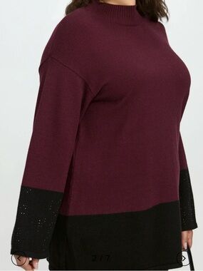 LAURA+ Embellished Colour Block Tunic
Sweater Relaxed Fit  in Burgundy and Black